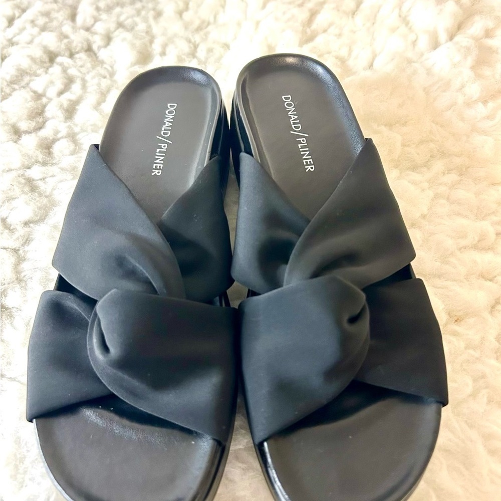 DONALD J PLINER Folley Black Crepe Elastic Sandals Women Size 8.5M